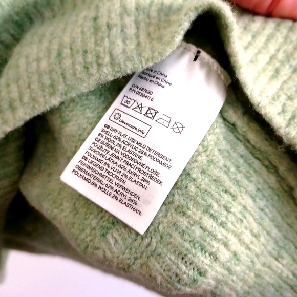 H&M Cozy Over Sized Nubby Sweater M - Picture 6 of 9